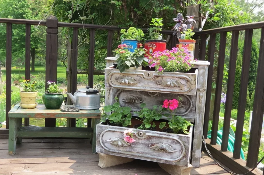 33 Dressing Up Old Dresser Drawers Vertical Gardens Homebnc