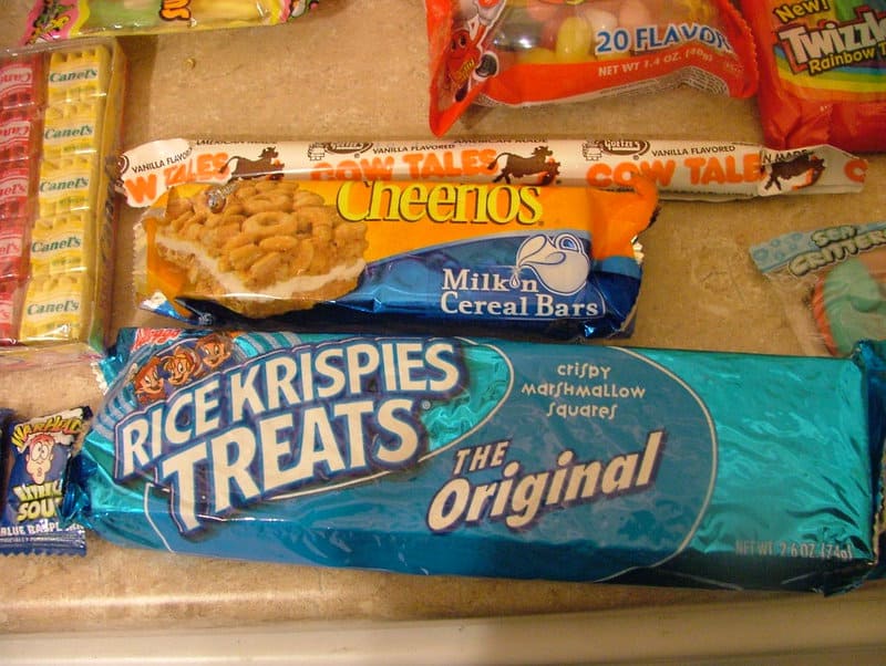 Cheerios cereal bar and rice krispies treat