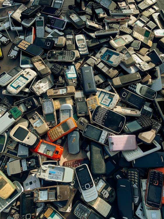 Free photo of pile of electronic waste