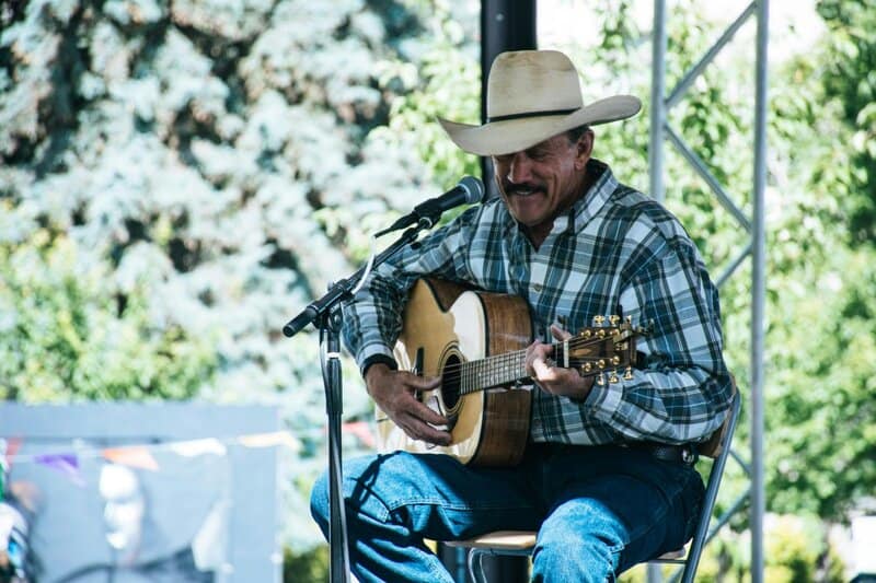 25 Famous Country Singers and Their Biggest Hits