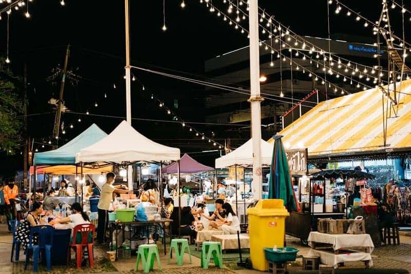 15. Pop-Up Markets and Food Halls
