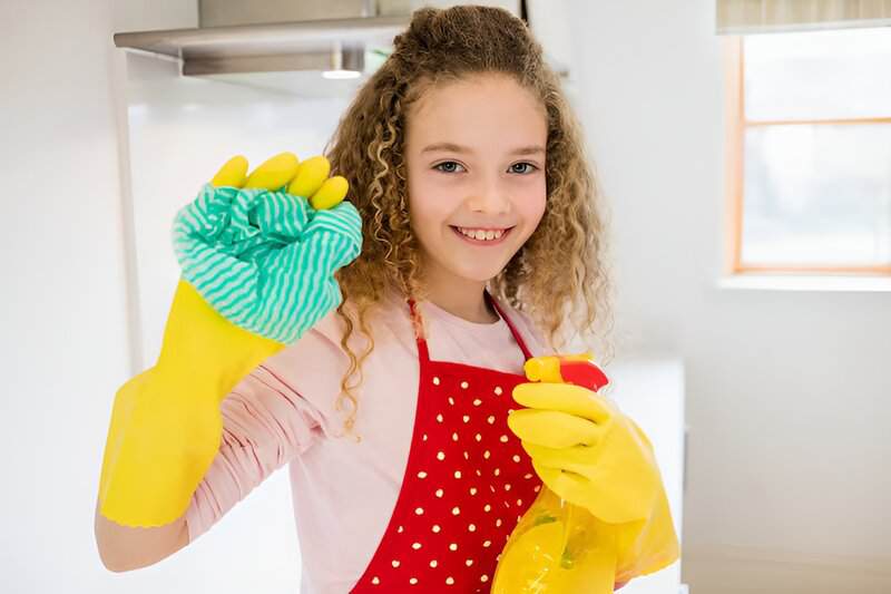 Cleaning aprons or uniforms (1)