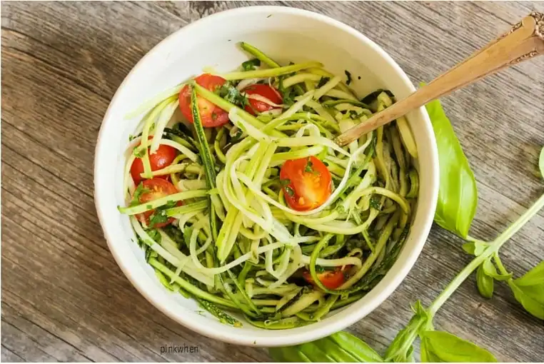 Zucchini noodles with pesto sauce