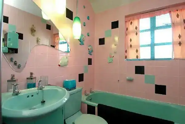 Vintage bathroom 5 600x401.jpg