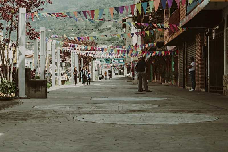 17. Community and Amenity Features